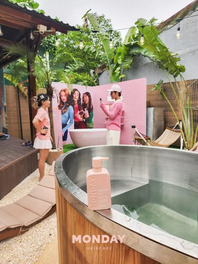 MONDAY Haircare guests at the pop-up